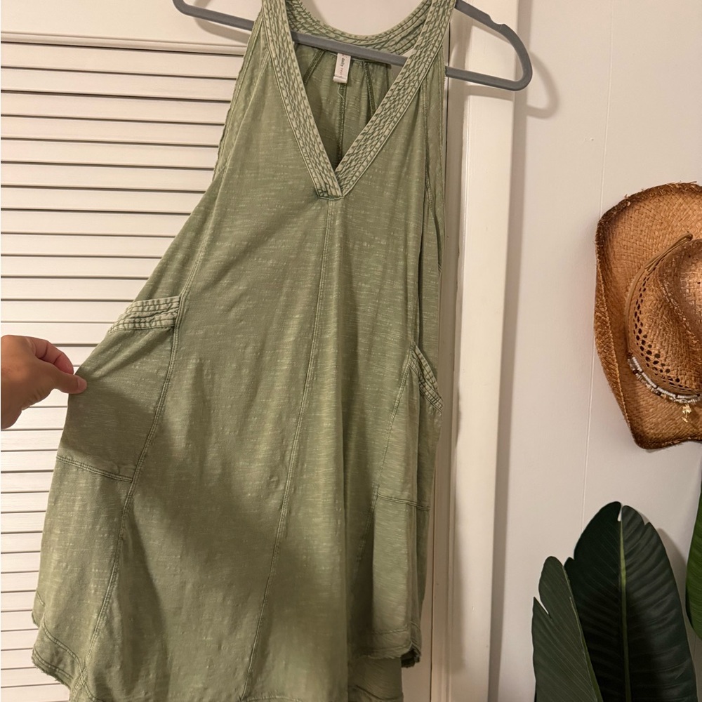 Green Sleeveless Dress with Pockets